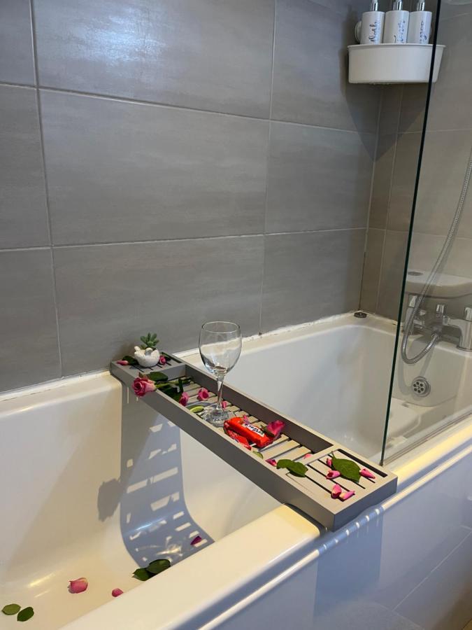 Modern Spacious 1 Bed Flat In Birmingham City Centre With Free Parking, Fast Free Wifi And Netflix Экстерьер фото